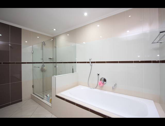 3 BEDROOM APARTMENT TO LET IN BEDFORD GARDENS